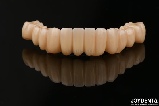 Tinggi Precision Full Contour Zirconia Tinggi tahan noda Untuk aplikasi gigi